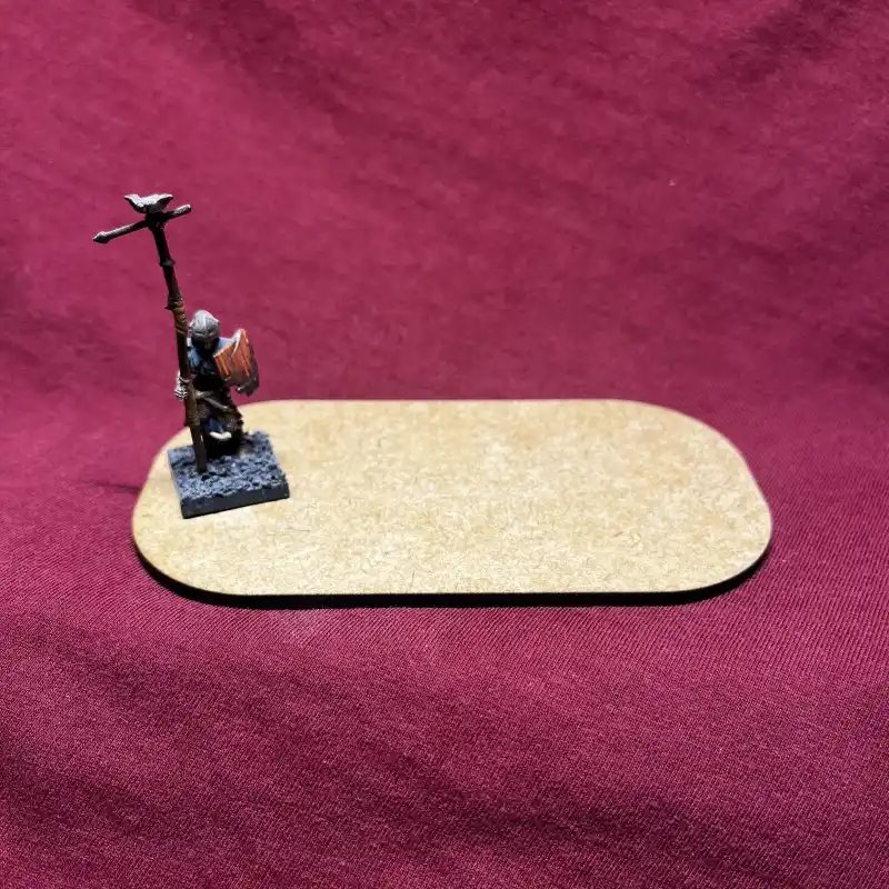 RSL Gaming AB | Pillerformad MDF-bas 120x65mm
