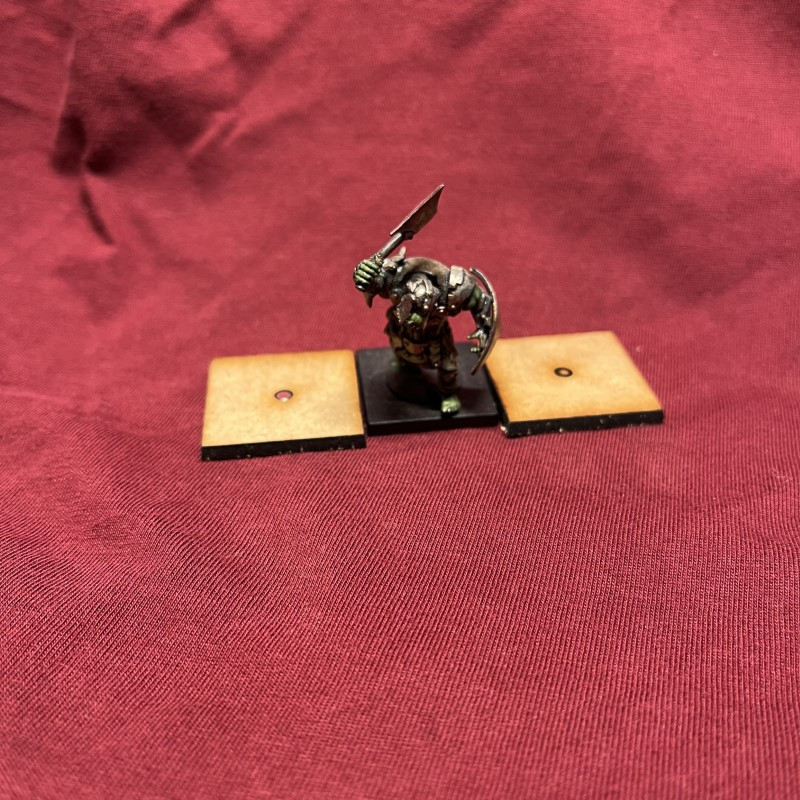 RSL Gaming AB | Fyrkantig 30mm MDF-bas med magnethål