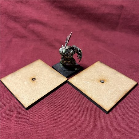 RSL Gaming AB | Fyrkantig 50mm MDF-bas med magnethål