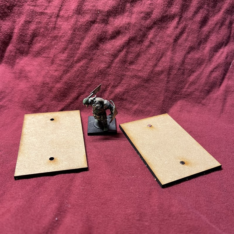 RSL Gaming AB | 75x50mm MDF-bas, Rektangulär med magnethål